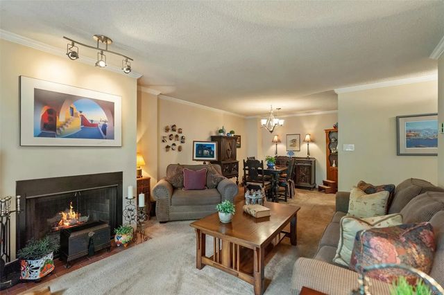 4 of 25 - 1068 Tolmie Ave 303, Saanich, BC