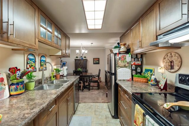 5 of 25 - 1068 Tolmie Ave 303, Saanich, BC