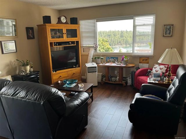 4 of 11 - 275 Cypress St, Nanaimo, BC