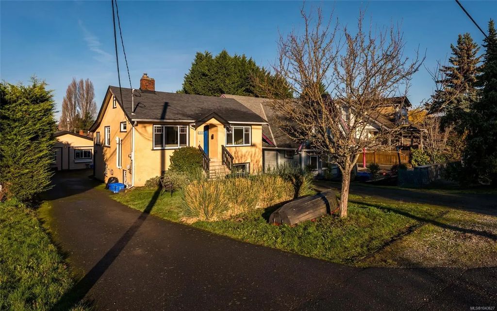 3026 Donald St, Saanich