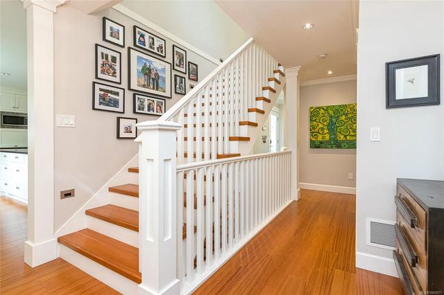 5 of 64 - 1110 Newport Ave, Oak Bay, BC