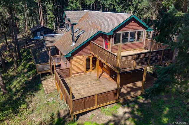 2 of 93 - 546 & 548 Kinnikinik Way, Comox, BC