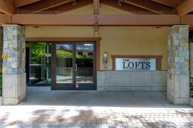 2 of 32 - 2049 Country Club Way 301, Langford, BC