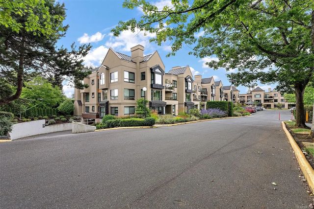 2 of 35 - 3969 Shelbourne St 212, Saanich, BC