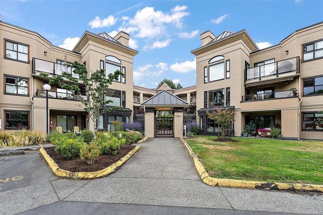 3 of 35 - 3969 Shelbourne St 212, Saanich, BC
