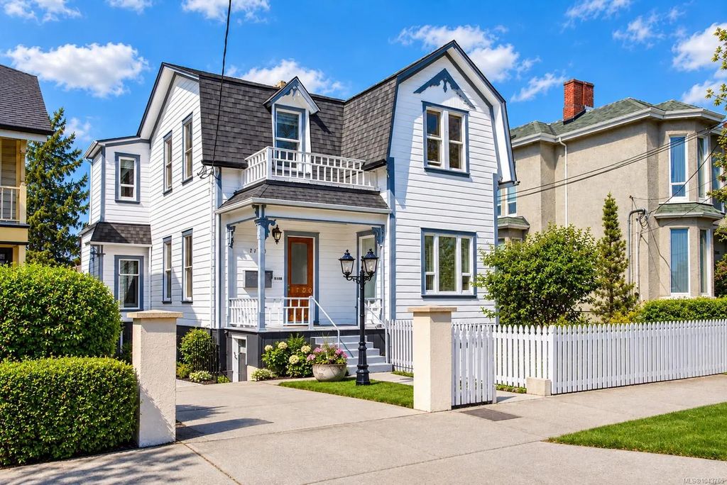1120 Caledonia Ave, Victoria