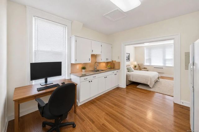 3 of 56 - 1120 Caledonia Ave, Victoria, BC
