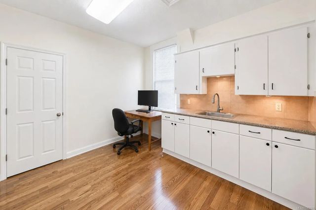 4 of 56 - 1120 Caledonia Ave, Victoria, BC