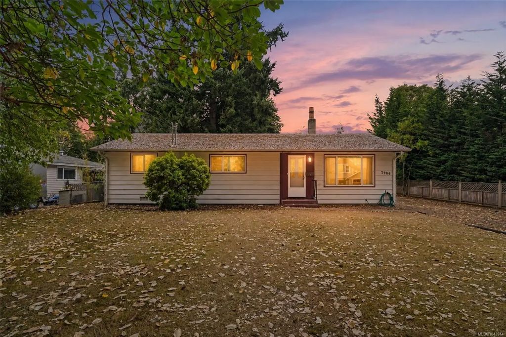 2986 Glen Lake Rd, Langford
