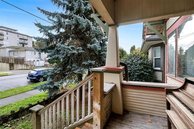 2 of 43 - 2652 Blackwood St, Victoria, BC