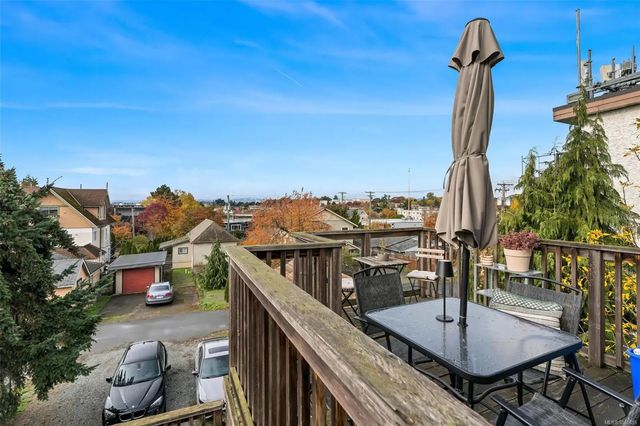 3 of 43 - 2652 Blackwood St, Victoria, BC