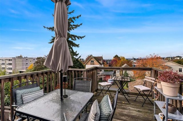 4 of 43 - 2652 Blackwood St, Victoria, BC