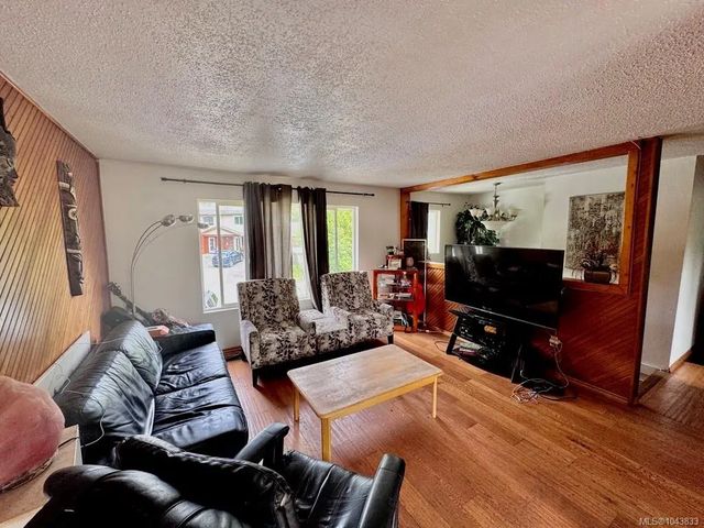 4 of 16 - 1690 Holly Cres, Ucluelet, BC