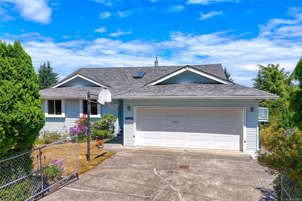 7453 Veyaness Rd, Central Saanich