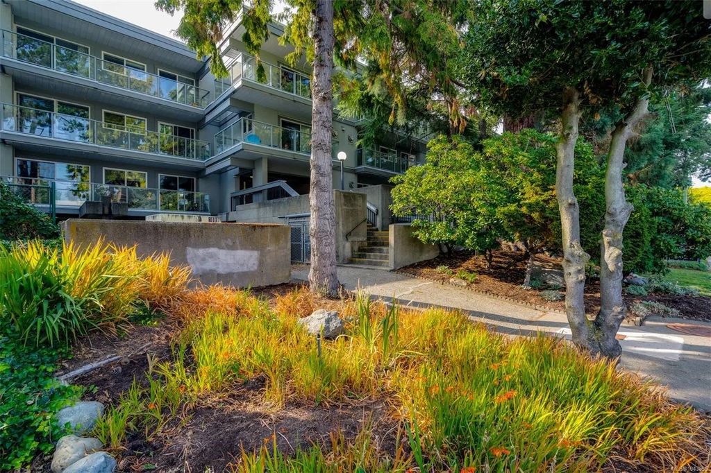 2022 Foul Bay Rd 206, Victoria