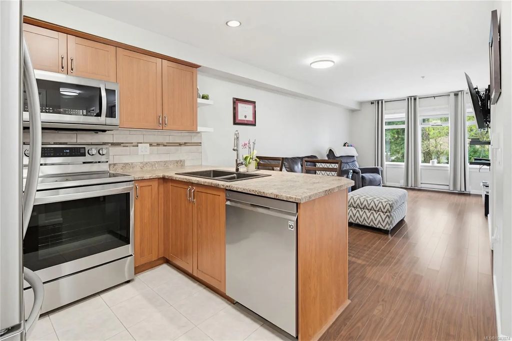 663 Goldstream Ave 205, Langford
