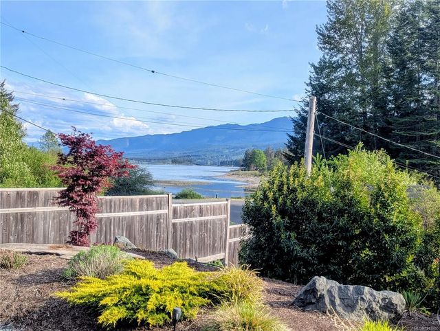 2 of 72 - 7863 Tozer Rd, Fanny Bay, BC
