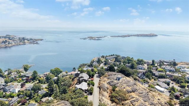 5 of 70 - 141 Denison Rd, Oak Bay, BC