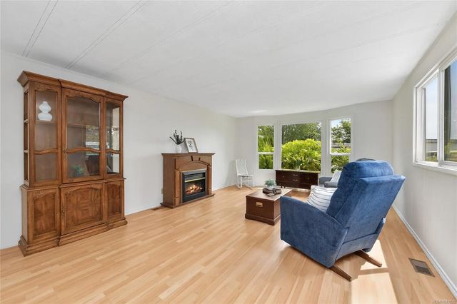 2 of 19 - 2020 Gateside Pl, Sidney, BC
