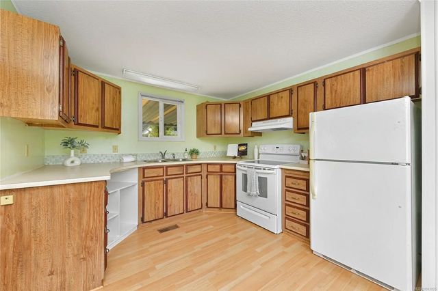 5 of 19 - 2020 Gateside Pl, Sidney, BC