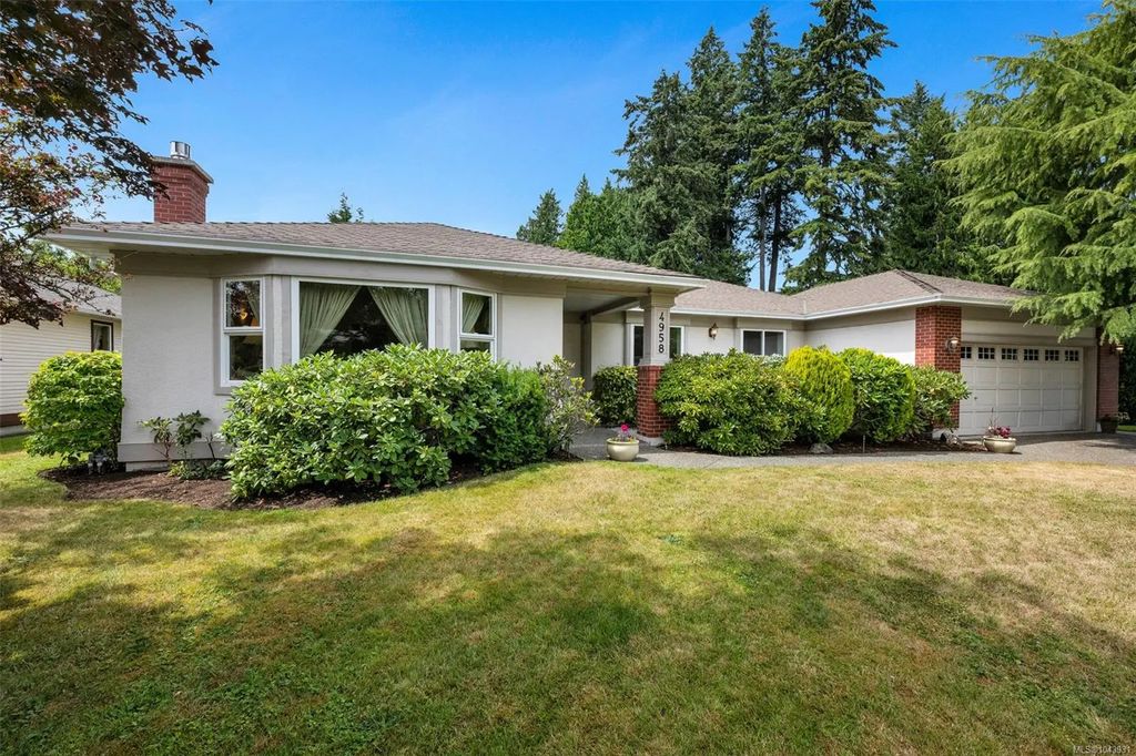 4958 Del Monte Ave, Saanich