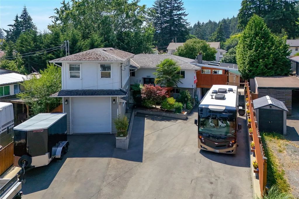 1327 Justine Pl, Langford