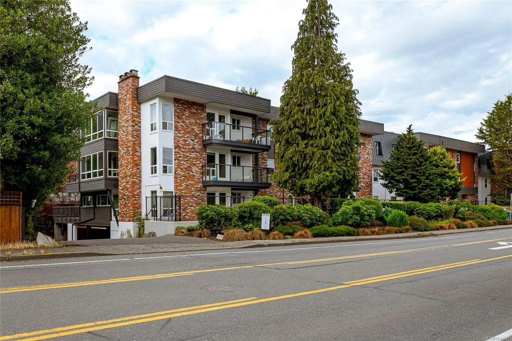 1725 Cedar Hill Cross Rd 309, Saanich