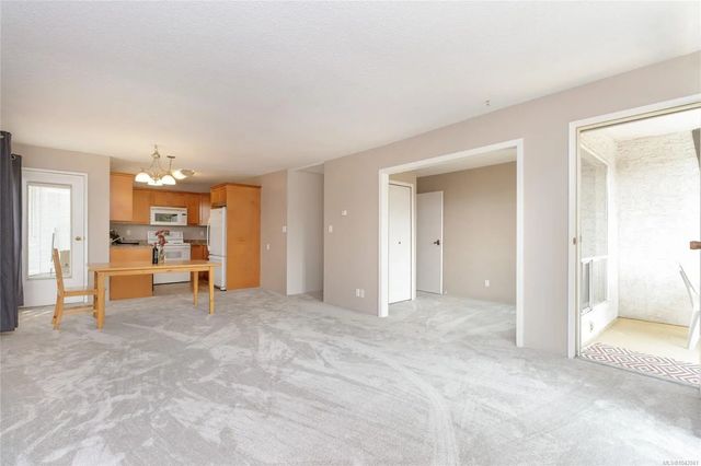 2 of 14 - 1725 Cedar Hill Cross Rd 309, Saanich, BC