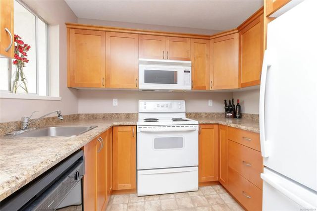 4 of 14 - 1725 Cedar Hill Cross Rd 309, Saanich, BC