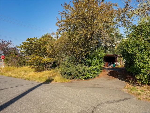 4 of 15 - 1170 Dignan Rd, Central Saanich, BC