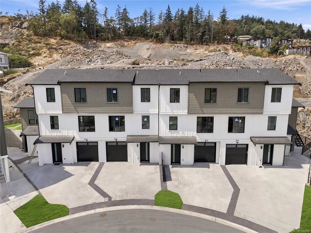 838 Blackbird Pl, Langford