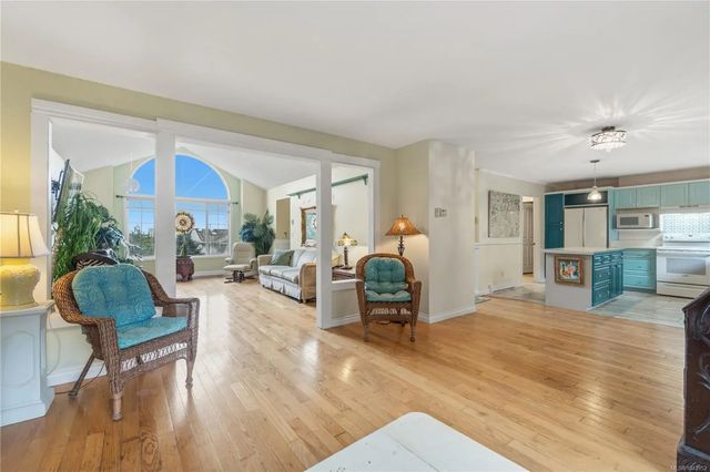 2 of 62 - 120 Hornby Pl, Qualicum Beach, BC