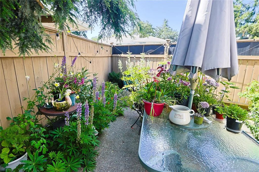 724 Sea Terr 114, Victoria