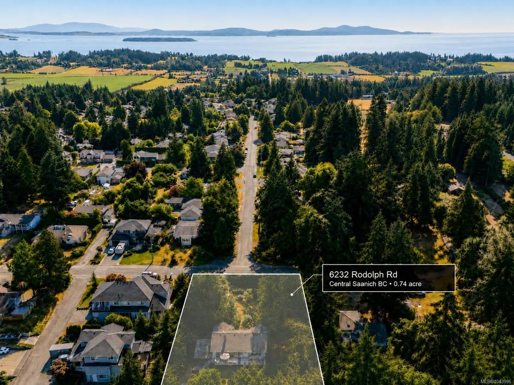 6232 Rodolph Rd, Central Saanich