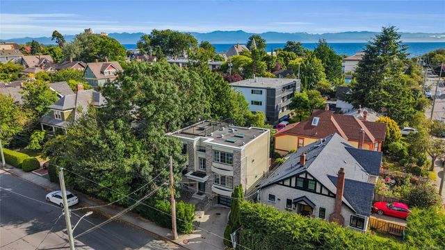 2 of 50 - 611 Niagara St, Victoria, BC