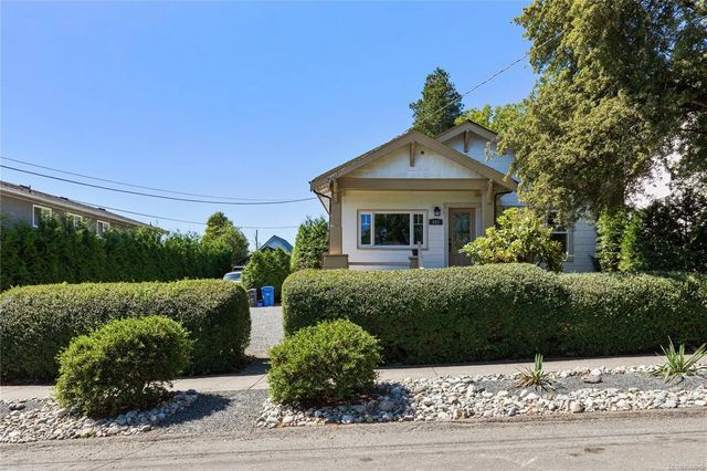 2 of 28 - 643 Kennedy St, Nanaimo, BC