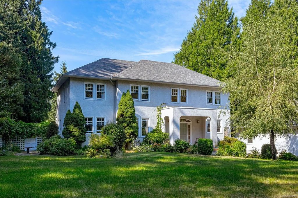 11418 Sycamore Pl, North Saanich
