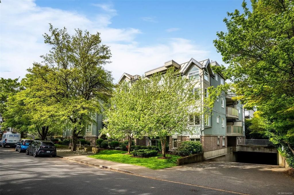2710 Grosvenor Rd 202, Victoria