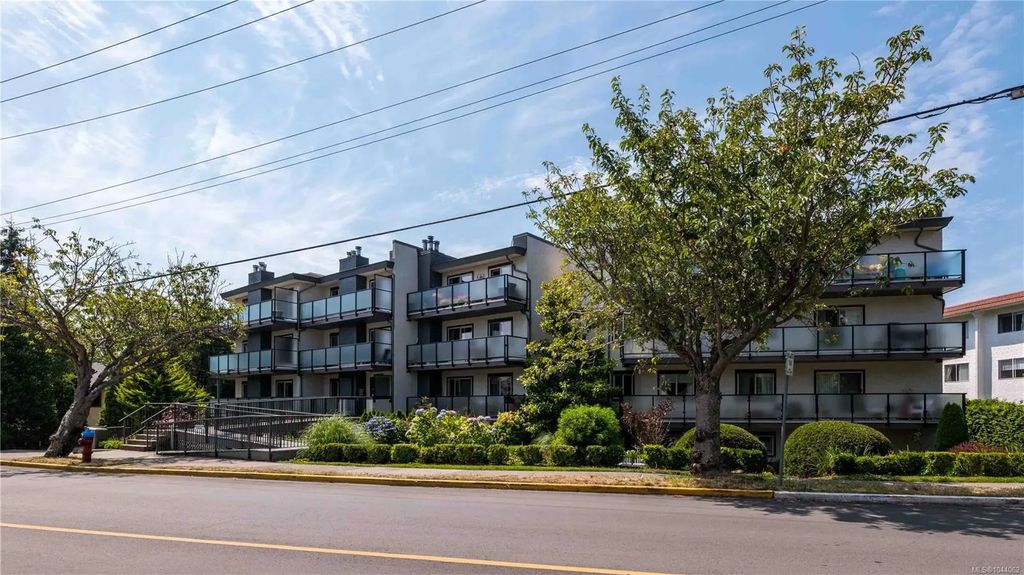1241 Fairfield Rd 108, Victoria
