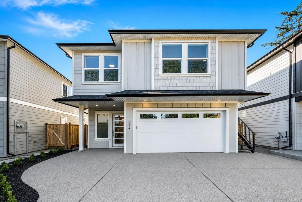 654 Wisteria Ridge, Langford