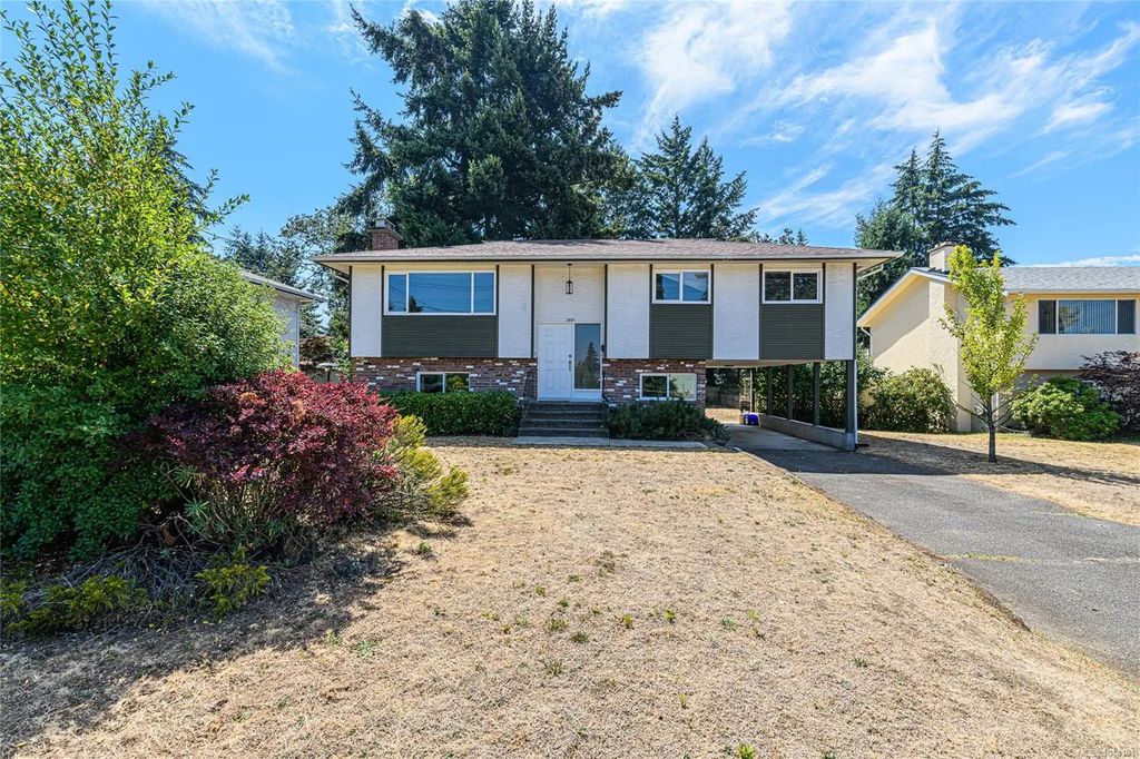 2401 Bette Dr, Colwood