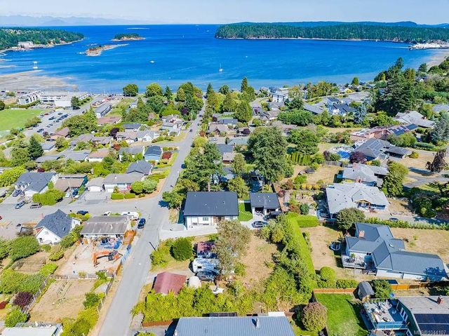 2 of 26 - 1620 Loat St, Nanaimo, BC