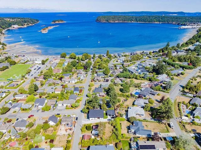 3 of 26 - 1620 Loat St, Nanaimo, BC
