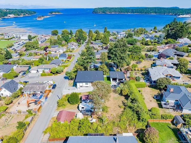 2 of 27 - 1620 Loat St, Nanaimo, BC
