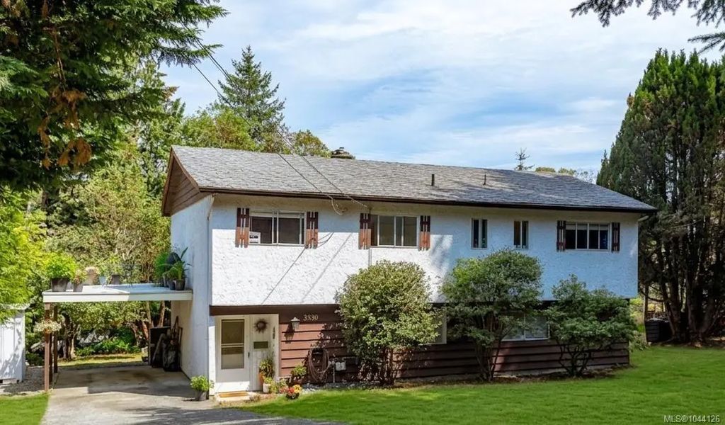 3330 Ravenwood Rd, Colwood