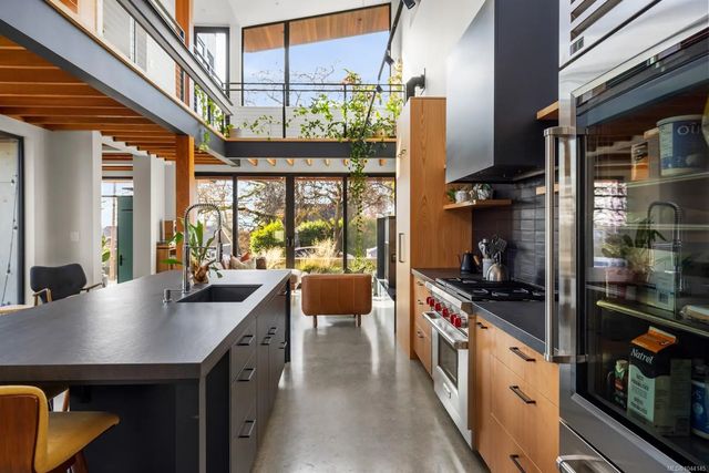 5 of 31 - 3025 Jackson St, Victoria, BC