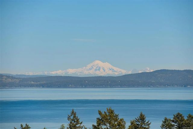 3 of 73 - 5332 Sayward Hill Cres 307, Saanich, BC