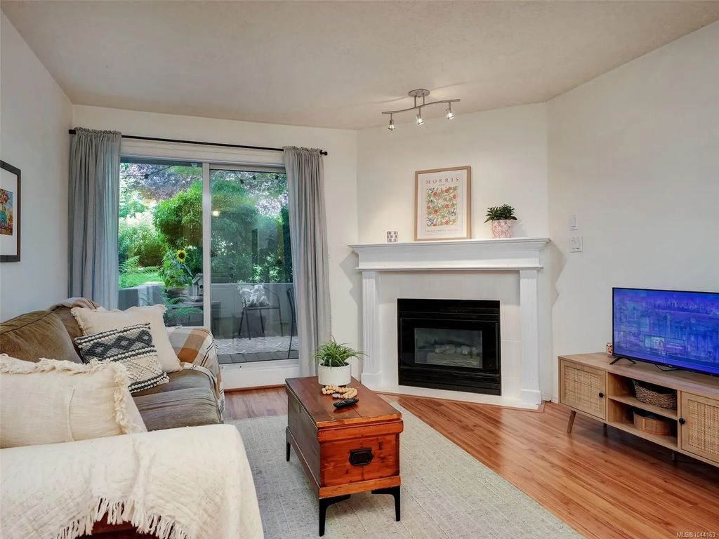 494 Marsett Pl 110, Saanich