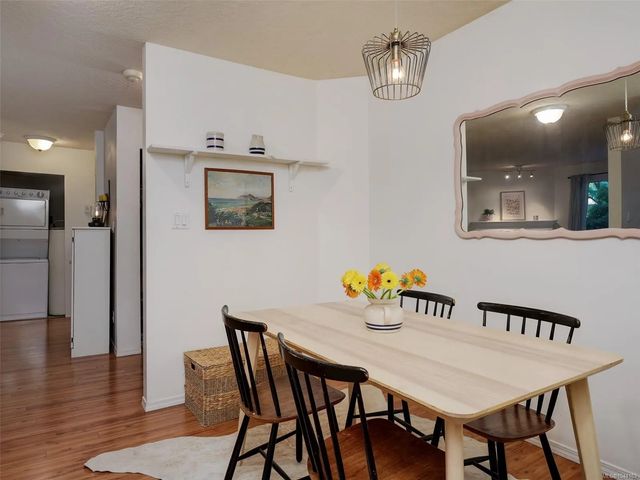 2 of 25 - 494 Marsett Pl 110, Saanich, BC