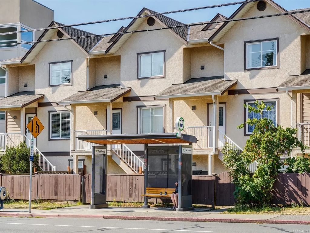 311 Burnside Rd E 4, Victoria